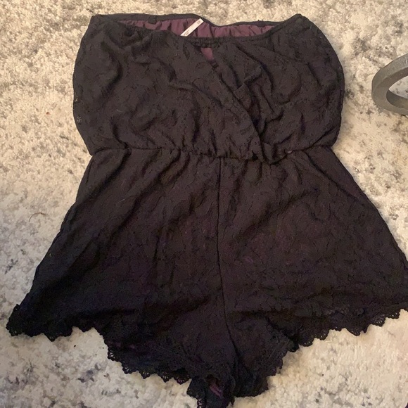 Lace Strapless Romper - Picture 2 of 2